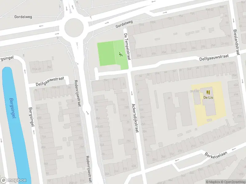 Ambulance met grote spoed naar de Ackersdijkstraat in Rotterdam