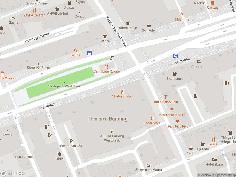 Ambulance met grote spoed naar de Westblaak in Rotterdam