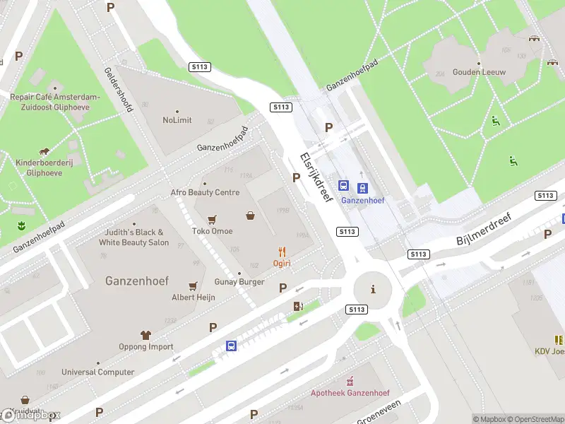 Ambulance met grote spoed naar de Elsrijkdreef in Amsterdam