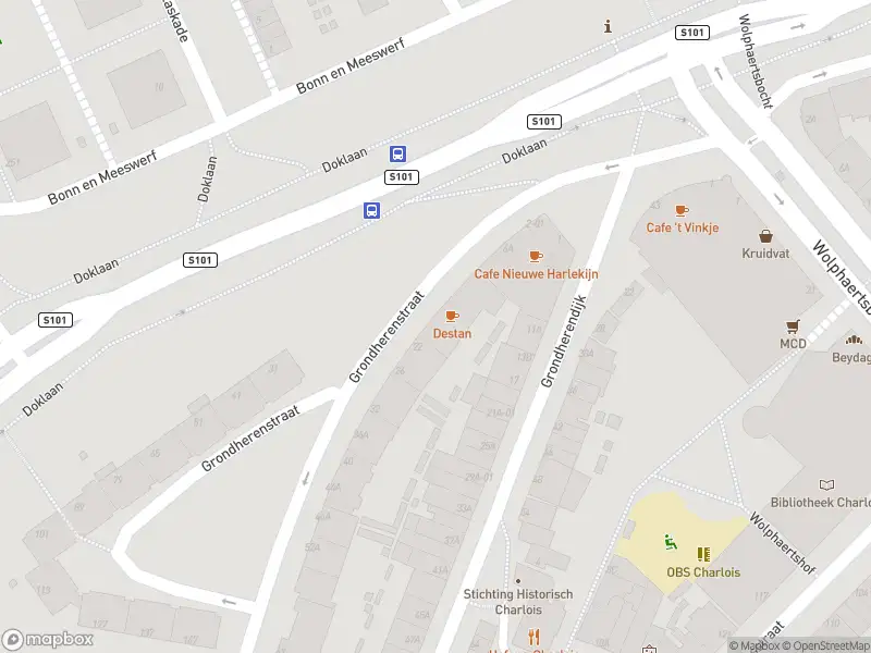 Ambulance met grote spoed naar de Grondherenstraat in Rotterdam