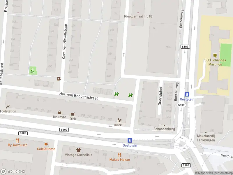 Ambulance met gepaste spoed naar de Willem Schürmannstraat in Rotterdam