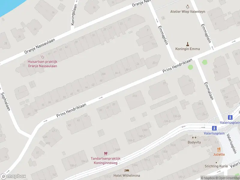 Ambulance met grote spoed naar de Oranje Nassaulaan in Amsterdam