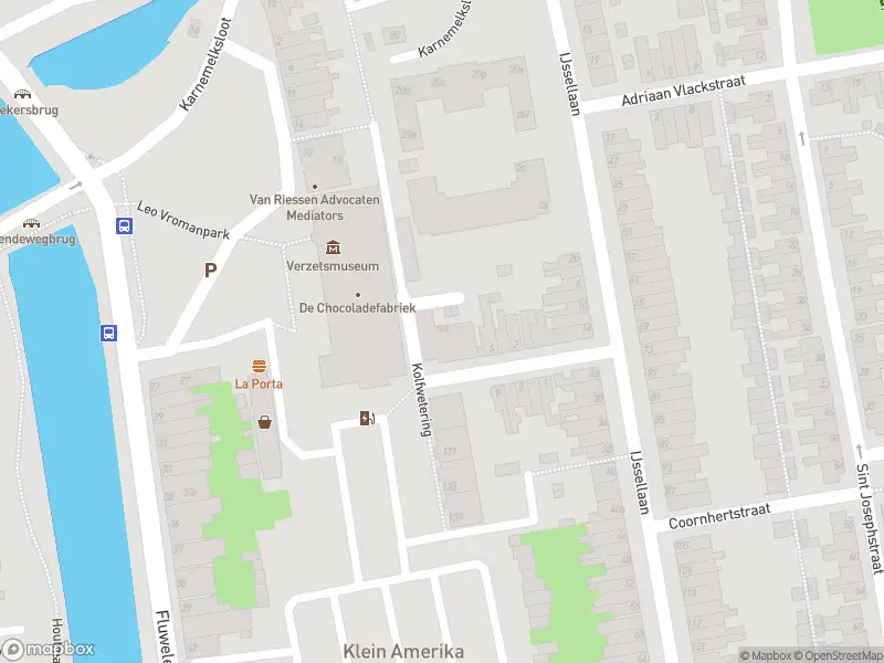 Ambulance met grote spoed naar de Kolfwetering in Gouda