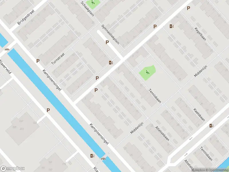 Ambulance met grote spoed naar de Atletiekbaan in 's-Gravenhage