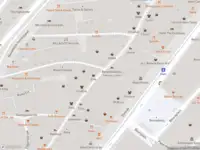 Ambulance met gepaste spoed naar de Sint Nicolaasstraat in Amsterdam