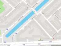 Ambulance met grote spoed naar de Lange Hilleweg in Rotterdam