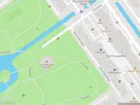 Ambulance met grote spoed naar de Gravin Juliana van Stolberglaan in Leidschendam