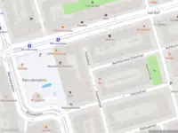 Ambulance met grote spoed naar de Hudsonhof in Amsterdam