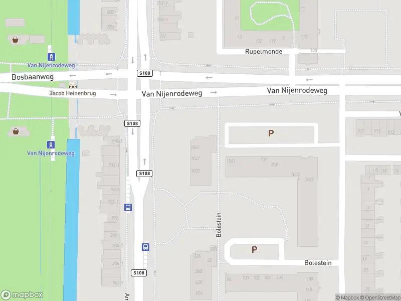 Ambulance met grote spoed naar de Van Nijenrodeweg in Amsterdam