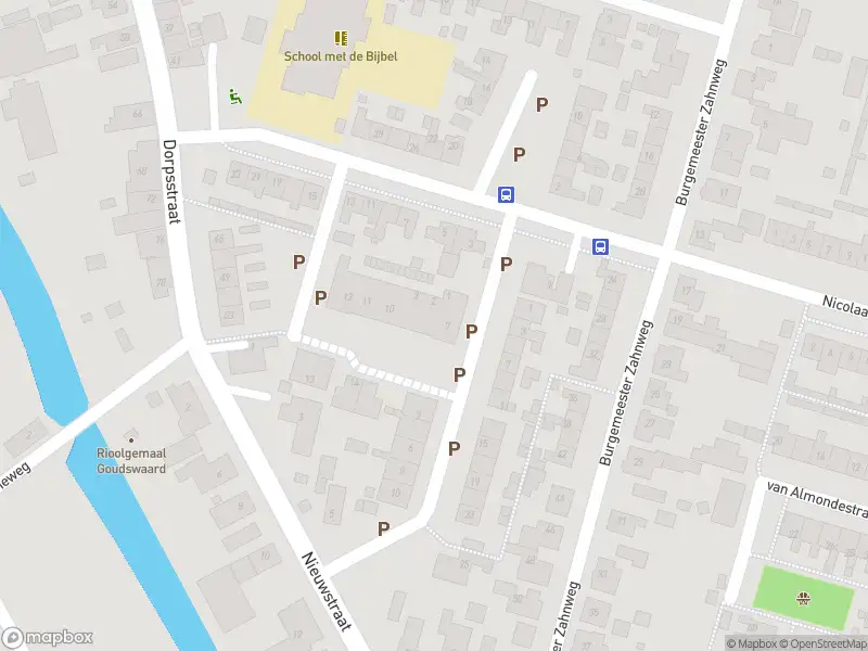 Ambulance met gepaste spoed naar de Burgemeester Kolbach erf in Goudswaard