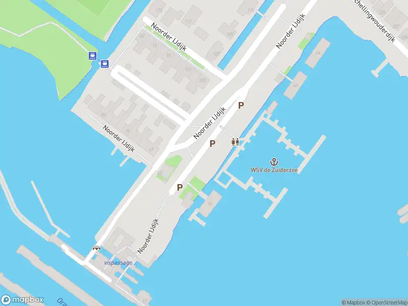 Ambulance met grote spoed naar de Noorder IJdijk in Amsterdam