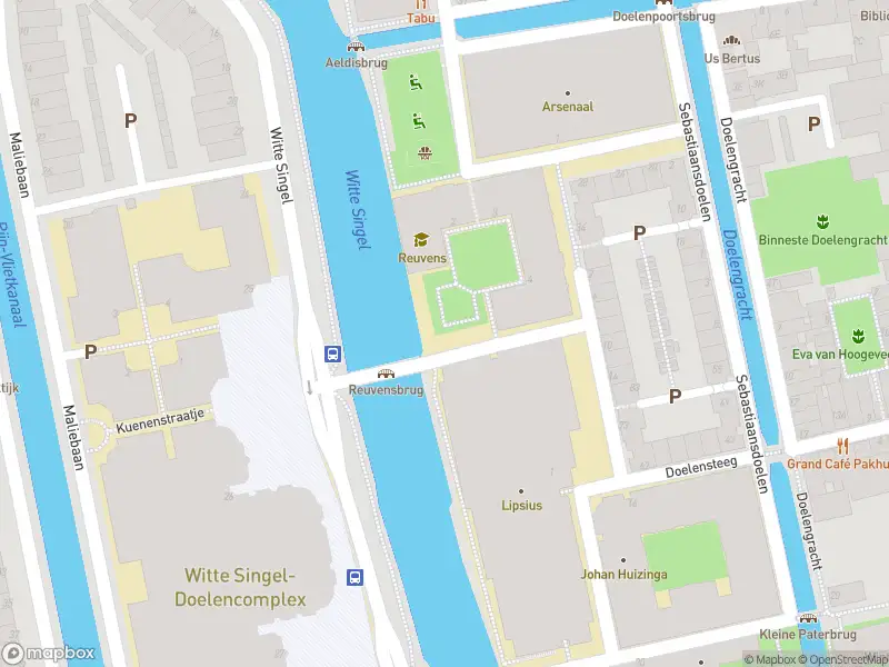 Ambulance met gepaste spoed naar de Plesmanlaan in Leiden