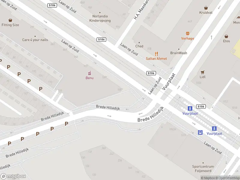 Ambulance met grote spoed naar de Brede Hilledijk in Rotterdam