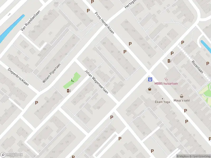 Ambulance met grote spoed naar de Johan Wagenaarlaan in Leidschendam