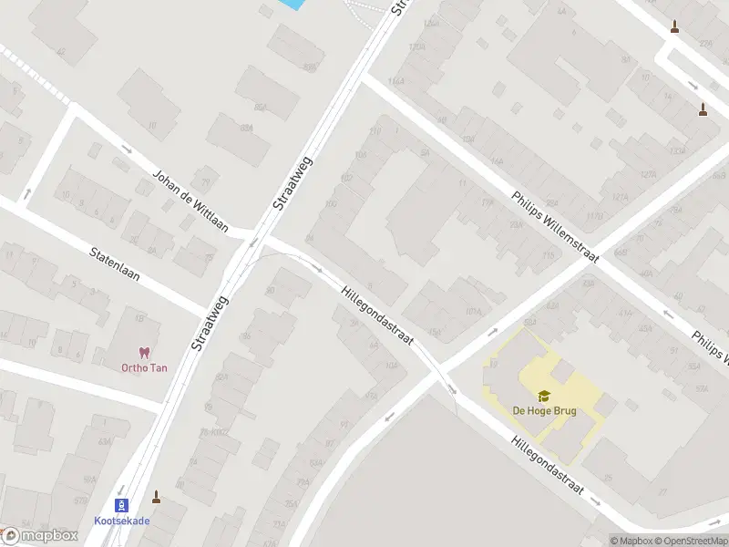 Ambulance met gepaste spoed naar de Hillegondastraat in Rotterdam