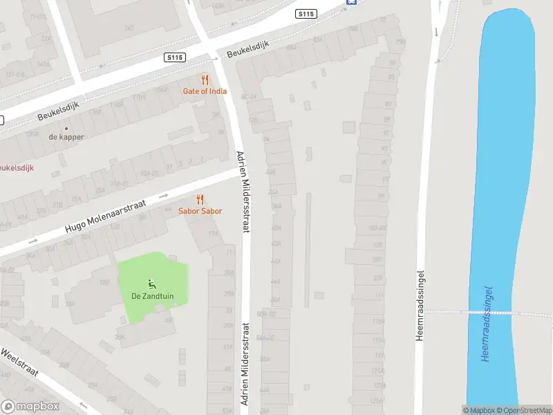 Ambulance met grote spoed naar de Adrien Mildersstraat in Rotterdam