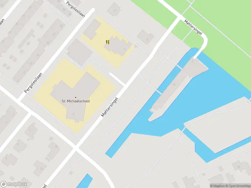 Ambulance met gepaste spoed naar de Mahlersingel in Rotterdam