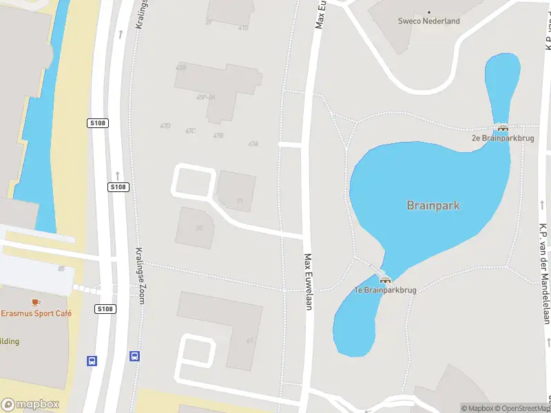 Ambulance met grote spoed naar de Max Euwelaan in Rotterdam