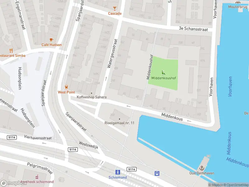 Ambulance met grote spoed naar de Watergeusstraat in Rotterdam