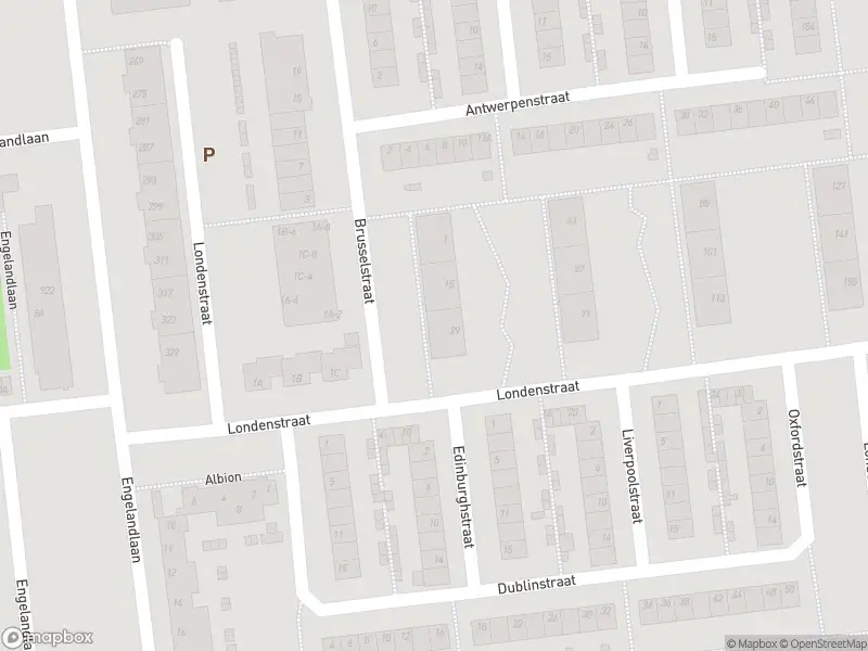 Ambulance met grote spoed naar de Londenstraat in Haarlem