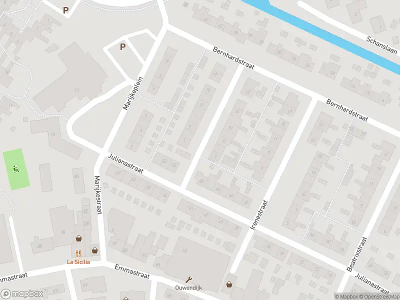 Ambulance met gepaste spoed naar de Margrietstraat in Rozenburg