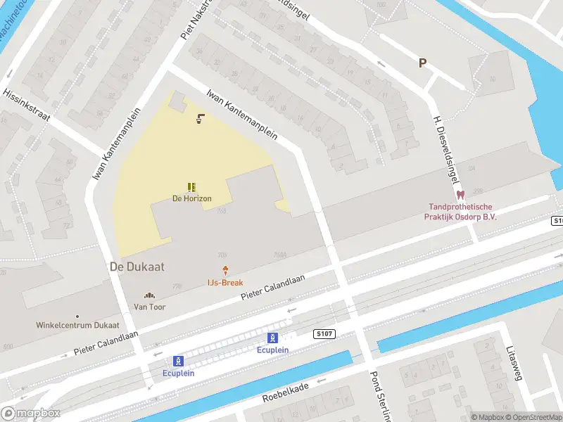 Brandweer met gepaste spoed naar de Iwan Kantemanplein in Amsterdam vanwege een buitenbrand