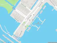 Ambulance met grote spoed naar de Noorder IJdijk in Amsterdam