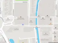 Ambulance met gepaste spoed naar de Stadhuisplein in Alphen aan den Rijn