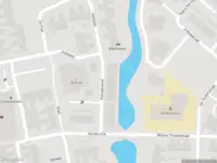 Ambulance met gepaste spoed naar de De Stient in Volendam