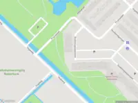 Ambulance met grote spoed naar de Goudenregenplantsoen in Ridderkerk