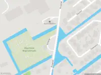 Politie naar de Burggraaf in Meerkerk vanwege voertuigen te water