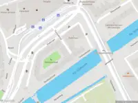 Ambulance met grote spoed naar de Torenstraat in Delft