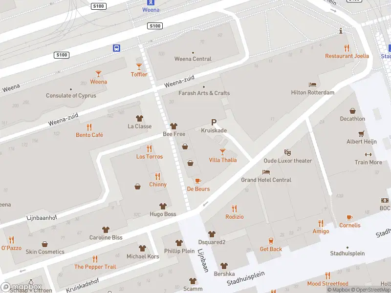 Ambulance met gepaste spoed naar de Kruiskade in Rotterdam