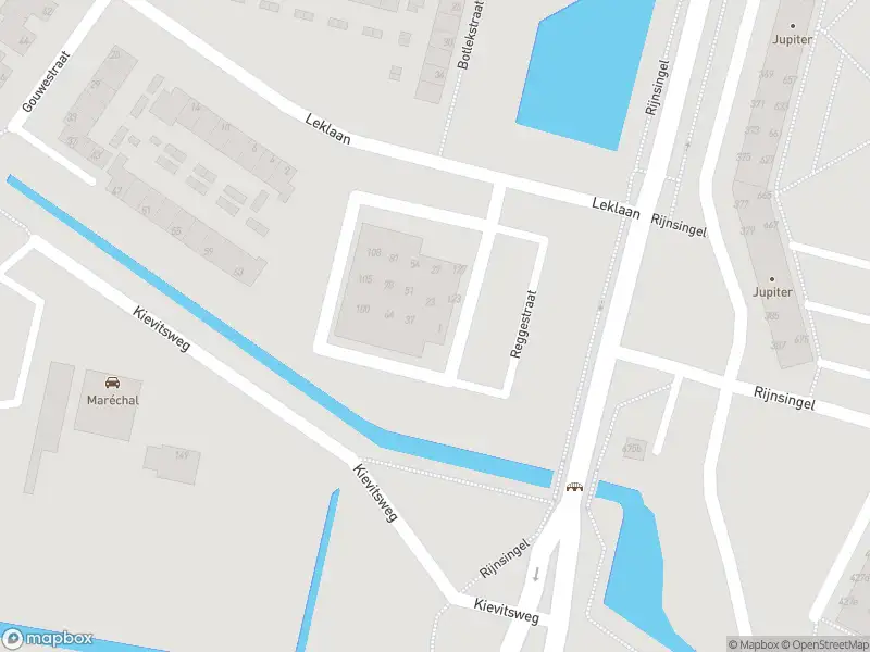 Ambulance met gepaste spoed naar de Reggestraat in Ridderkerk