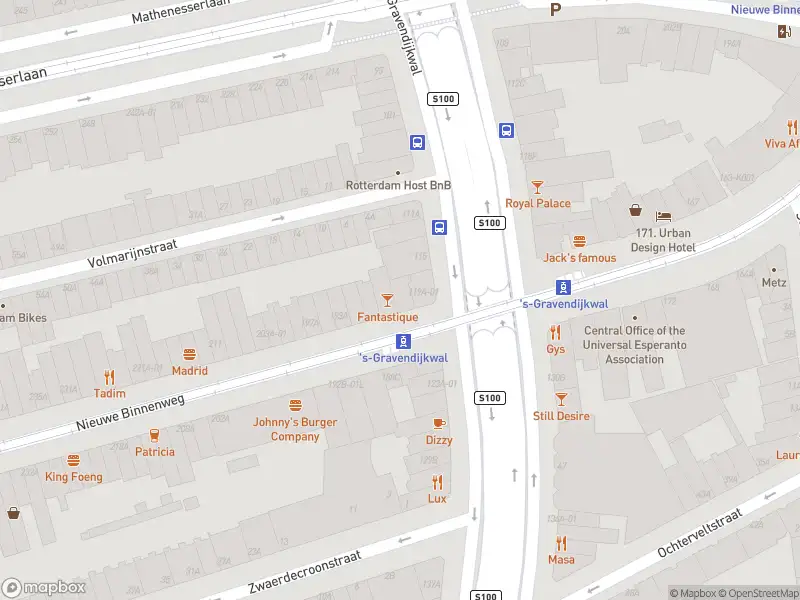 Ambulance met gepaste spoed naar de Nieuwe Binnenweg in Rotterdam