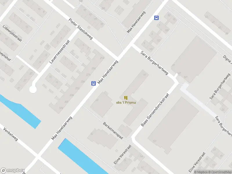 Ambulance met grote spoed naar de Max Havelaarweg in Hoogvliet Rotterdam