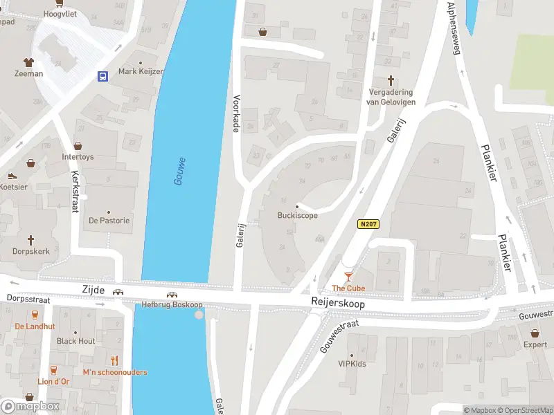 Ambulance met grote spoed naar de Galerij in Boskoop