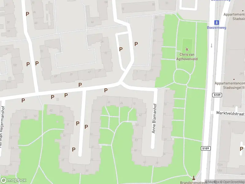 Ambulance met grote spoed naar de Veemarktstraat in Rotterdam