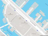 Brandweer met gepaste spoed naar de Kalkmarkt in Amsterdam