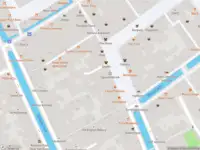 Ambulance met grote spoed naar de Burgwal in Delft