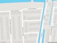 Ambulance met grote spoed naar de Cornelia de Langestraat in Spijkenisse