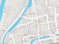 Ambulance met grote spoed naar de Graaf Willemstraat in Edam