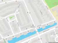 Ambulance met grote spoed naar de Lusthofstraat in Vlaardingen