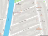 Ambulance met grote spoed naar de Schinkelhavenstraat in Amsterdam