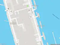 Ambulance met grote spoed naar de Danzigerkade in Amsterdam