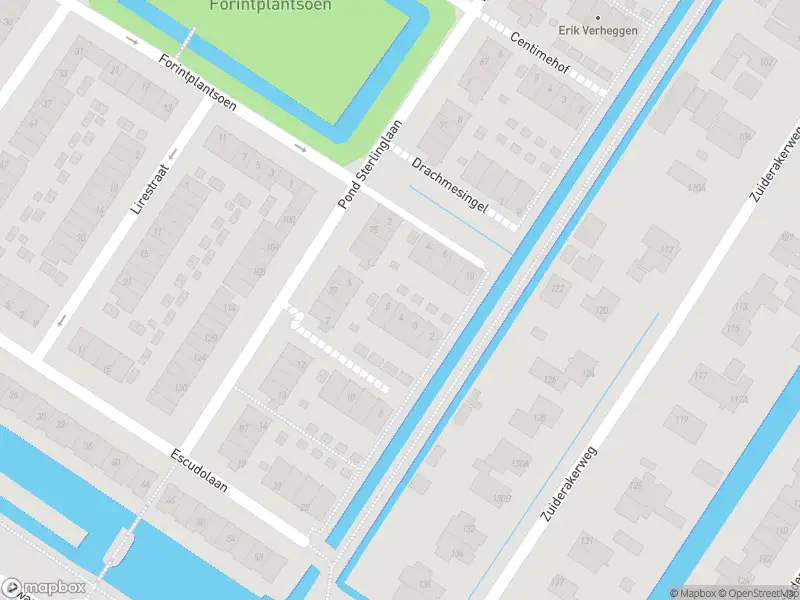 Ambulance met grote spoed naar de Centavoshof in Amsterdam