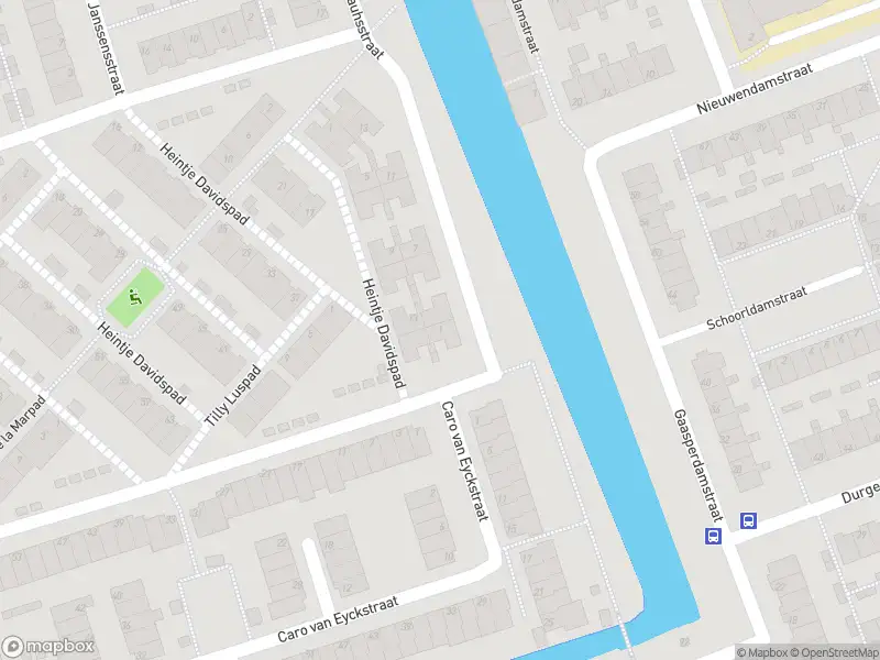 Ambulance met gepaste spoed naar de Else Mauhsstraat in Zaandam