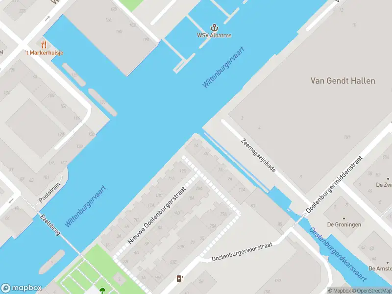 Brandweer met grote spoed naar de Nieuwe Oostenburgerdwarsstraat in Amsterdam