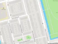 Ambulance met grote spoed naar de Adriaan Roland Holststraat in Rotterdam