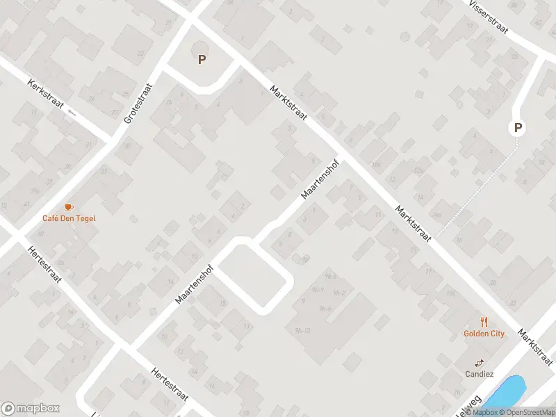 Ambulance met grote spoed naar de Maartenshof in Linne